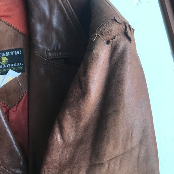 Vintage brown leather jacket with some wear - Picture 5 of 8